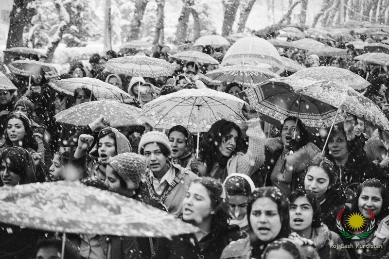 women protesting hijab iran 4